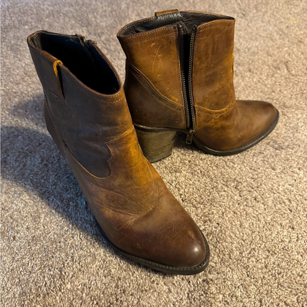 musse and cloud leather boots, like new